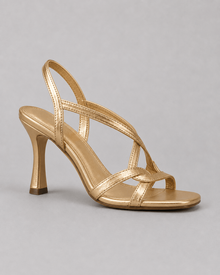 Elisabeth | Sandales dorées : le charme de l'été